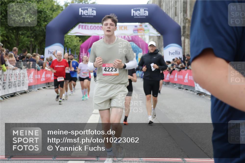 06.09.2026 - CURREX Alsterlauf Yannick Fuchs http://msf.ph/oto/10223062 06.09.2026 10:12:02 Ziel 3198, 3557, 3761, 3776, 3777, 4223, 4653, 4787, 4790, 4946, 4957, 4958, 5292 meine-sportfotos.de