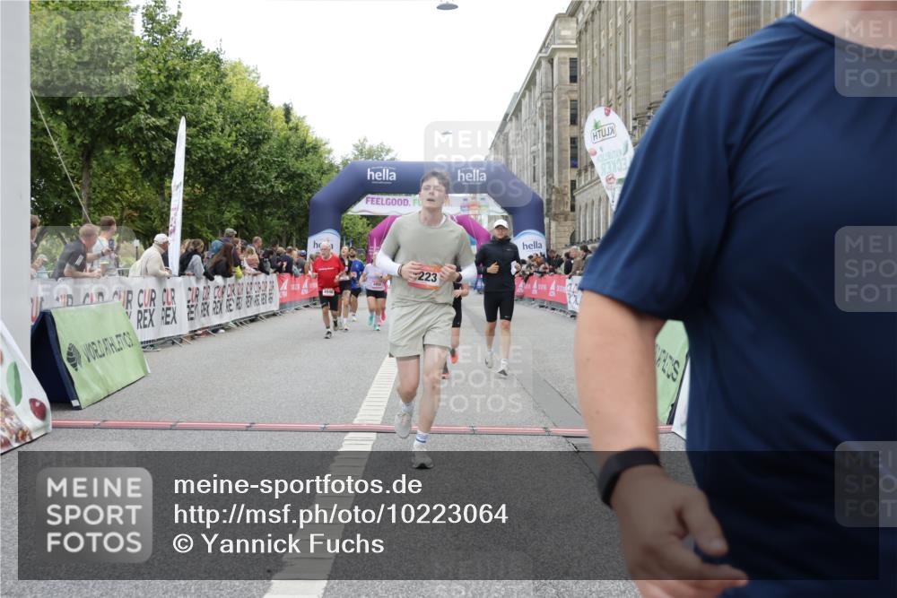 06.09.2026 - CURREX Alsterlauf Yannick Fuchs http://msf.ph/oto/10223064 06.09.2026 10:12:02 Ziel 3198, 3557, 3761, 3776, 3777, 4223, 4653, 4787, 4790, 4946, 4957, 4958, 5292 meine-sportfotos.de