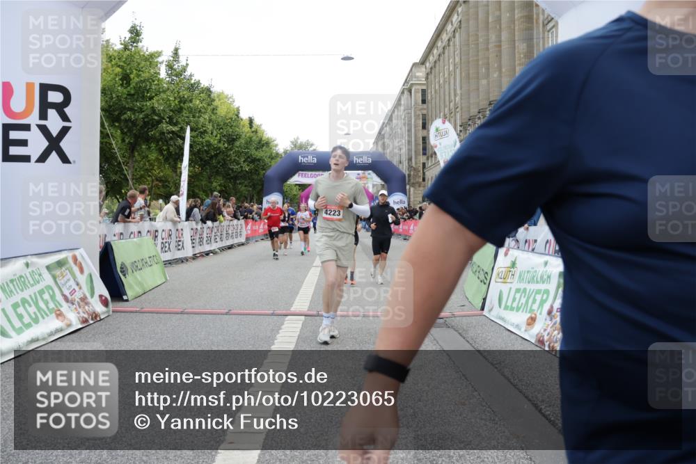 06.09.2026 - CURREX Alsterlauf Yannick Fuchs http://msf.ph/oto/10223065 06.09.2026 10:12:02 Ziel 3198, 3557, 3761, 3776, 3777, 4223, 4653, 4787, 4790, 4946, 4957, 4958, 5292 meine-sportfotos.de