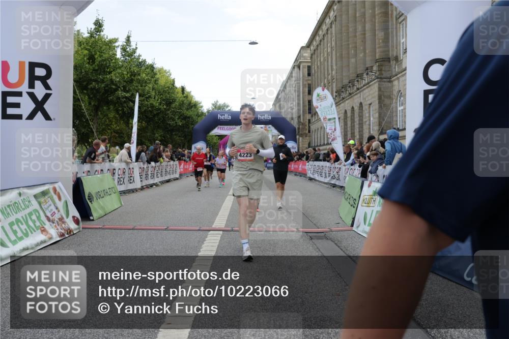 06.09.2026 - CURREX Alsterlauf Yannick Fuchs http://msf.ph/oto/10223066 06.09.2026 10:12:02 Ziel 3198, 3557, 3761, 3776, 3777, 4223, 4653, 4787, 4790, 4946, 4957, 4958, 5292 meine-sportfotos.de