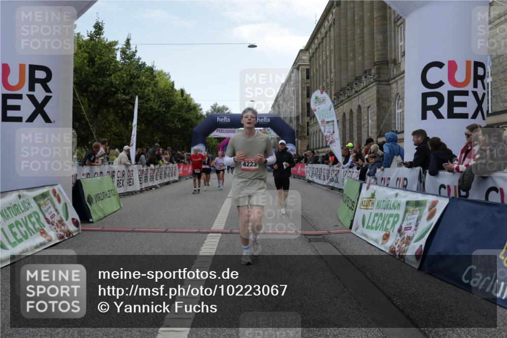 06.09.2026 - CURREX Alsterlauf Yannick Fuchs http://msf.ph/oto/10223067 06.09.2026 10:12:03 Ziel 3128, 3198, 3557, 3761, 3776, 3777, 4215, 4216, 4223, 4787, 4790, 4946, 4957, 4958 meine-sportfotos.de