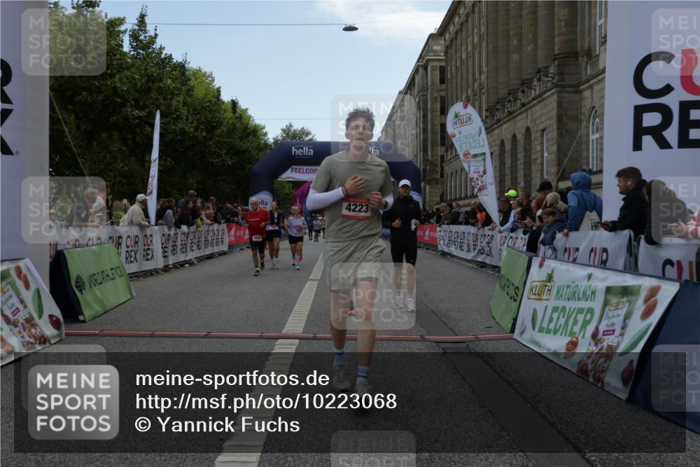 06.09.2026 - CURREX Alsterlauf Yannick Fuchs http://msf.ph/oto/10223068 06.09.2026 10:12:03 Ziel 3128, 3198, 3557, 3761, 3776, 3777, 4215, 4216, 4223, 4787, 4790, 4946, 4957, 4958 meine-sportfotos.de
