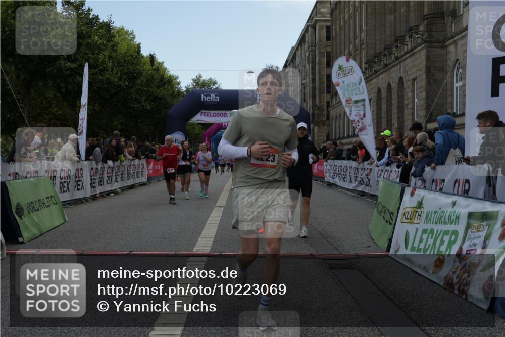 06.09.2026 - CURREX Alsterlauf Yannick Fuchs http://msf.ph/oto/10223069 06.09.2026 10:12:03 Ziel 3128, 3198, 3557, 3761, 3776, 3777, 4215, 4216, 4223, 4787, 4790, 4946, 4957, 4958 meine-sportfotos.de