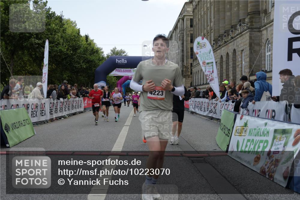 06.09.2026 - CURREX Alsterlauf Yannick Fuchs http://msf.ph/oto/10223070 06.09.2026 10:12:03 Ziel 3128, 3198, 3557, 3761, 3776, 3777, 4215, 4216, 4223, 4787, 4790, 4946, 4957, 4958 meine-sportfotos.de
