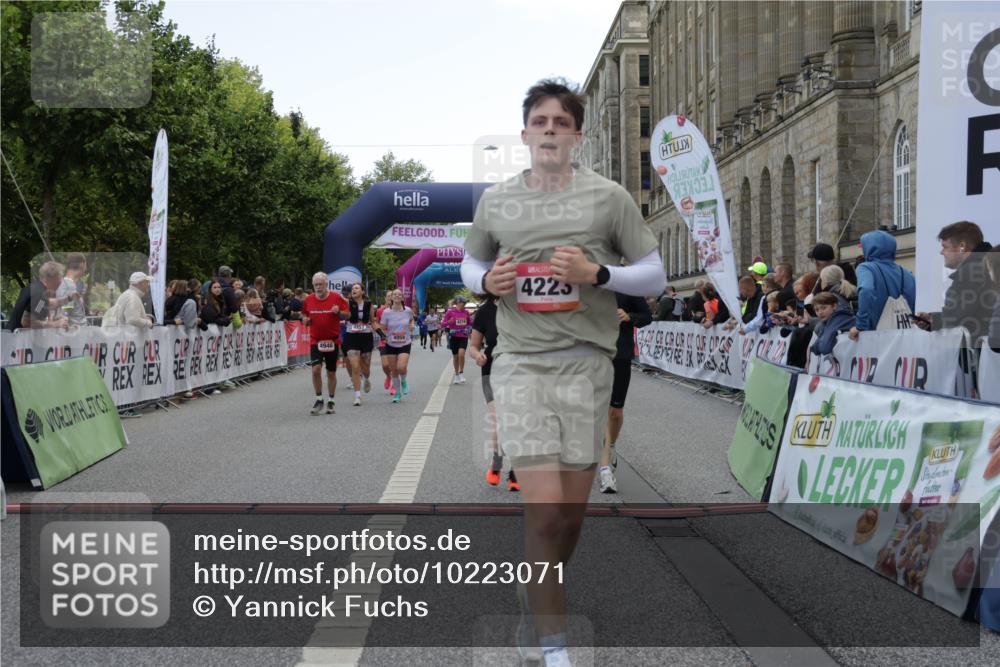 06.09.2026 - CURREX Alsterlauf Yannick Fuchs http://msf.ph/oto/10223071 06.09.2026 10:12:03 Ziel 3128, 3198, 3557, 3761, 3776, 3777, 4215, 4216, 4223, 4787, 4790, 4946, 4957, 4958 meine-sportfotos.de