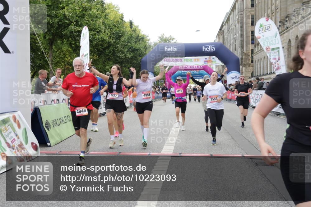 06.09.2026 - CURREX Alsterlauf Yannick Fuchs http://msf.ph/oto/10223093 06.09.2026 10:12:06 Ziel 3108, 3128, 3198, 3557, 3761, 3776, 3777, 4215, 4216, 4223, 4787, 4790, 4946, 4957, 4958, 6271 meine-sportfotos.de