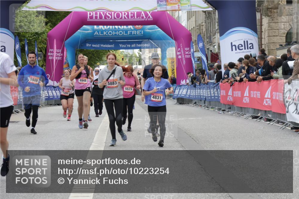 06.09.2026 - CURREX Alsterlauf Yannick Fuchs http://msf.ph/oto/10223254 06.09.2026 10:12:15 Ziel 3108, 3111, 3128, 3601, 4063, 4215, 4216, 4831, 5883, 6271 meine-sportfotos.de