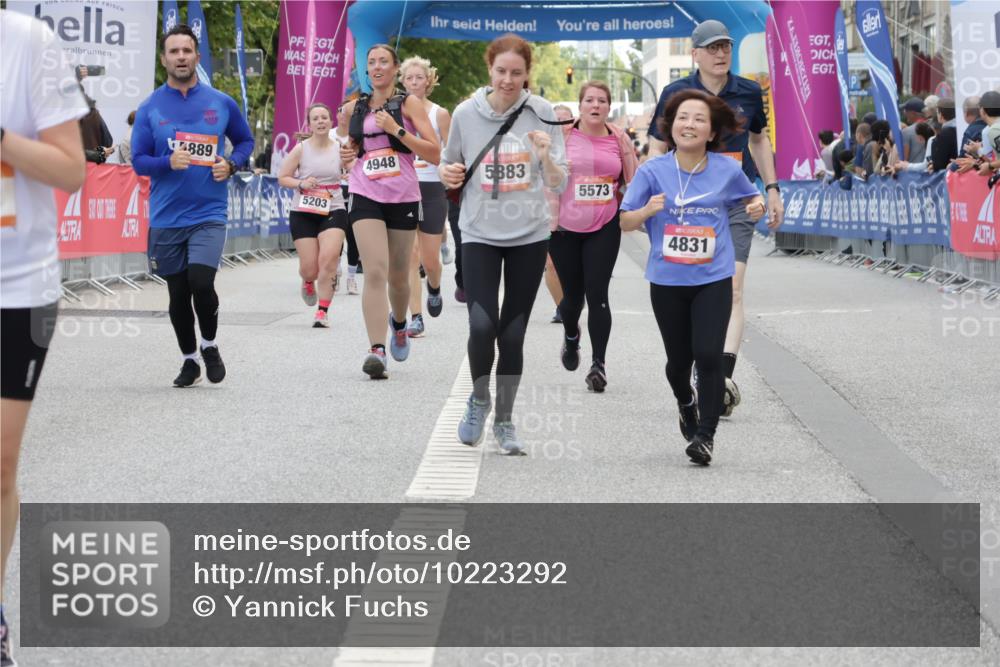 06.09.2026 - CURREX Alsterlauf Yannick Fuchs http://msf.ph/oto/10223292 06.09.2026 10:12:16 Ziel 3108, 3111, 3601, 4063, 4831, 5883, 6271 meine-sportfotos.de
