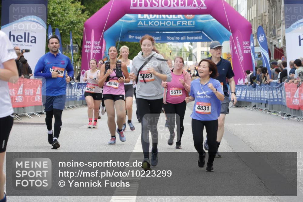06.09.2026 - CURREX Alsterlauf Yannick Fuchs http://msf.ph/oto/10223299 06.09.2026 10:12:16 Ziel 3108, 3111, 3601, 4063, 4831, 5883, 6271 meine-sportfotos.de