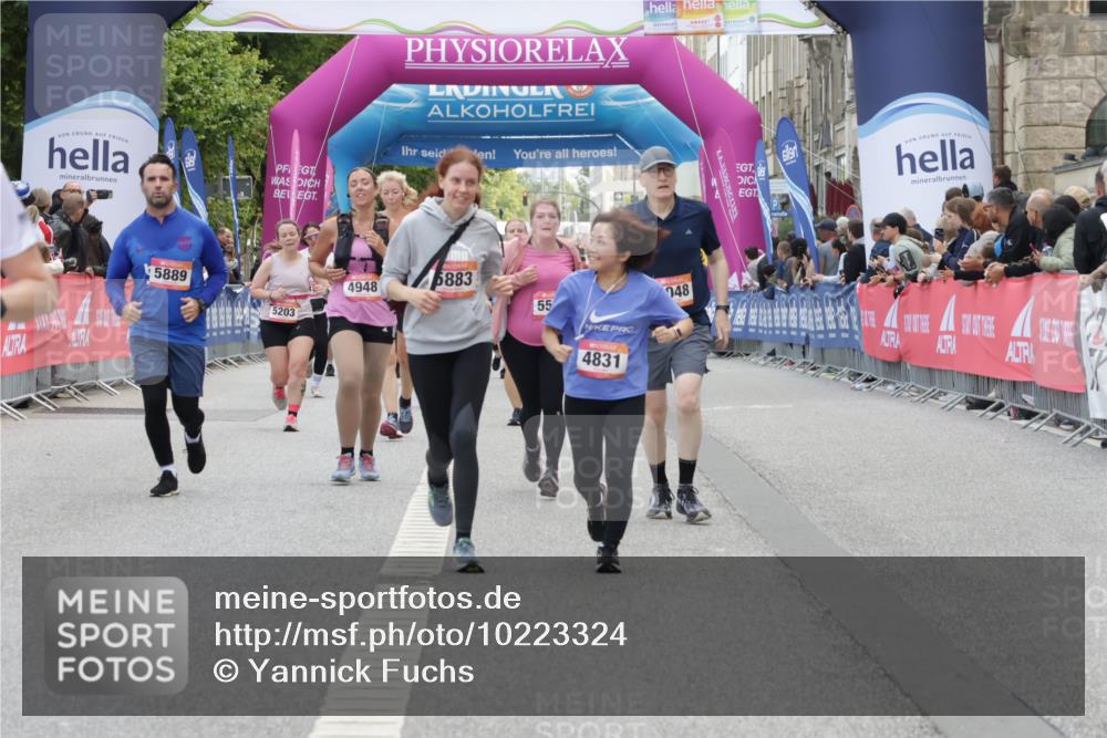 06.09.2026 - CURREX Alsterlauf Yannick Fuchs http://msf.ph/oto/10223324 06.09.2026 10:12:17 Ziel 3048, 3111, 3601, 4063, 4831, 4948, 5573, 5883 meine-sportfotos.de