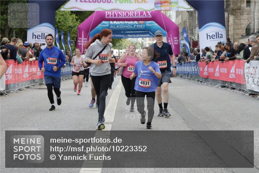 06.09.2026 - CURREX Alsterlauf Yannick Fuchs http://msf.ph/oto/10223352 06.09.2026 10:12:18 Ziel 3048, 3111, 3601, 4063, 4831, 4948, 5573, 5883, 5889 meine-sportfotos.de