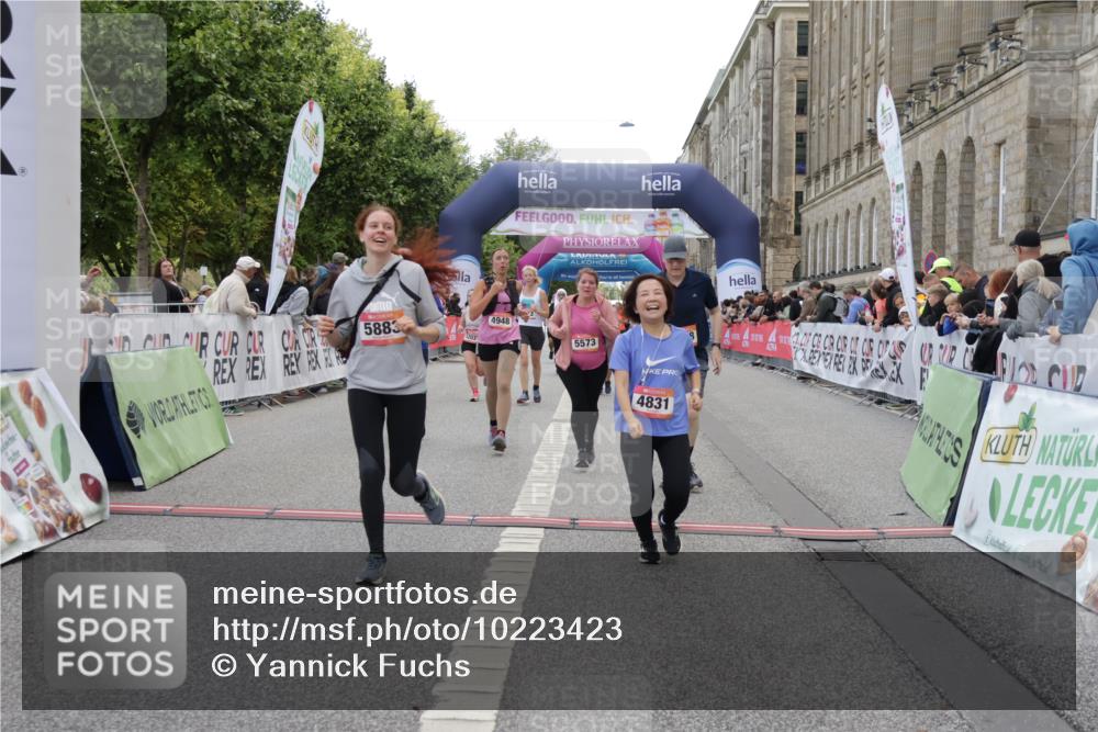 06.09.2026 - CURREX Alsterlauf Yannick Fuchs http://msf.ph/oto/10223423 06.09.2026 10:12:21 Ziel 3048, 3111, 3112, 4063, 4831, 4948, 5203, 5573, 5883, 5889, 6266 meine-sportfotos.de