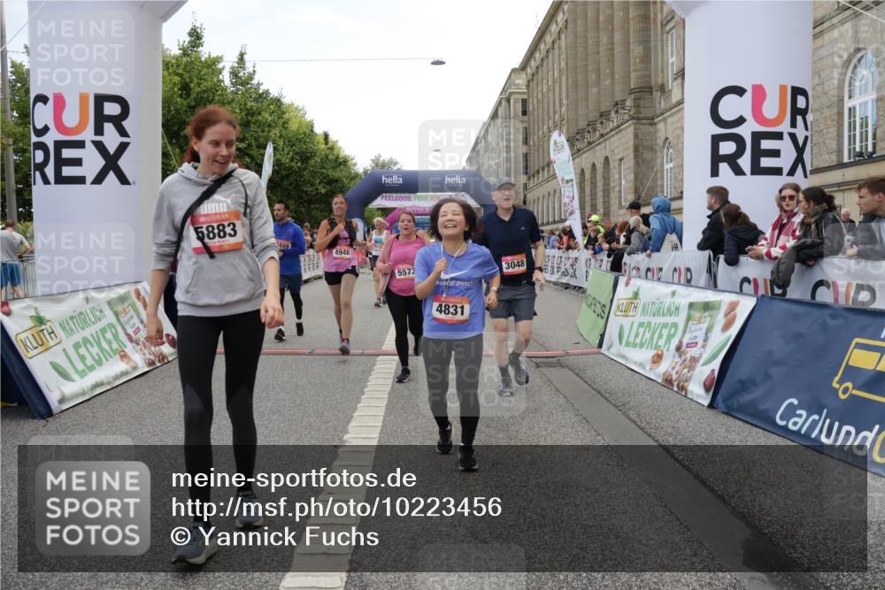 06.09.2026 - CURREX Alsterlauf Yannick Fuchs http://msf.ph/oto/10223456 06.09.2026 10:12:22 Ziel 3048, 3111, 3112, 4063, 4831, 4948, 5203, 5573, 5883, 5889, 6266 meine-sportfotos.de