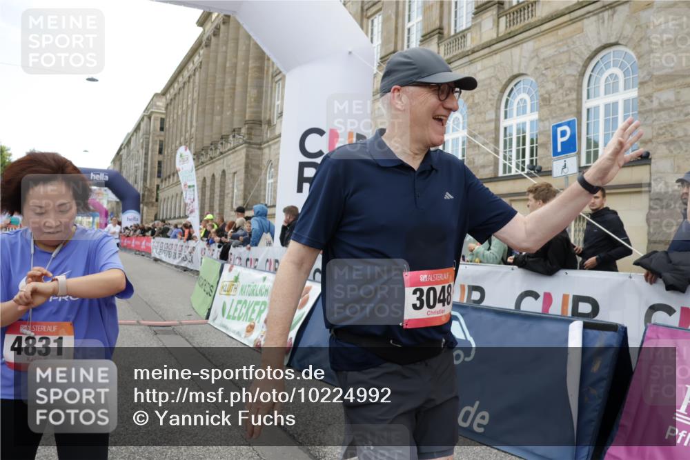 06.09.2026 - CURREX Alsterlauf Yannick Fuchs http://msf.ph/oto/10224992 06.09.2026 10:12:24 Ziel 3048, 3111, 3112, 3173, 4063, 4810, 4831, 4948, 5203, 5220, 5573, 5883, 5889, 6266 meine-sportfotos.de