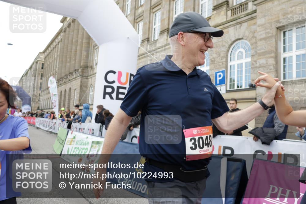 06.09.2026 - CURREX Alsterlauf Yannick Fuchs http://msf.ph/oto/10224993 06.09.2026 10:12:24 Ziel 3048, 3111, 3112, 3173, 4063, 4810, 4831, 4948, 5203, 5220, 5573, 5883, 5889, 6266 meine-sportfotos.de
