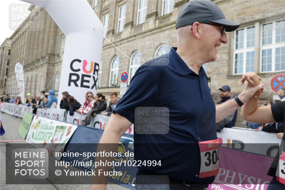 06.09.2026 - CURREX Alsterlauf Yannick Fuchs http://msf.ph/oto/10224994 06.09.2026 10:12:24 Ziel 3048, 3111, 3112, 3173, 4063, 4810, 4831, 4948, 5203, 5220, 5573, 5883, 5889, 6266 meine-sportfotos.de