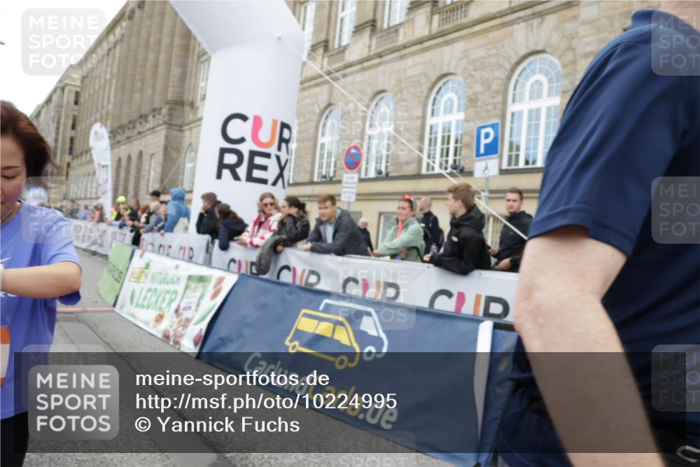 06.09.2026 - CURREX Alsterlauf Yannick Fuchs http://msf.ph/oto/10224995 06.09.2026 10:12:24 Ziel 3048, 3111, 3112, 3173, 4063, 4810, 4831, 4948, 5203, 5220, 5573, 5883, 5889, 6266 meine-sportfotos.de
