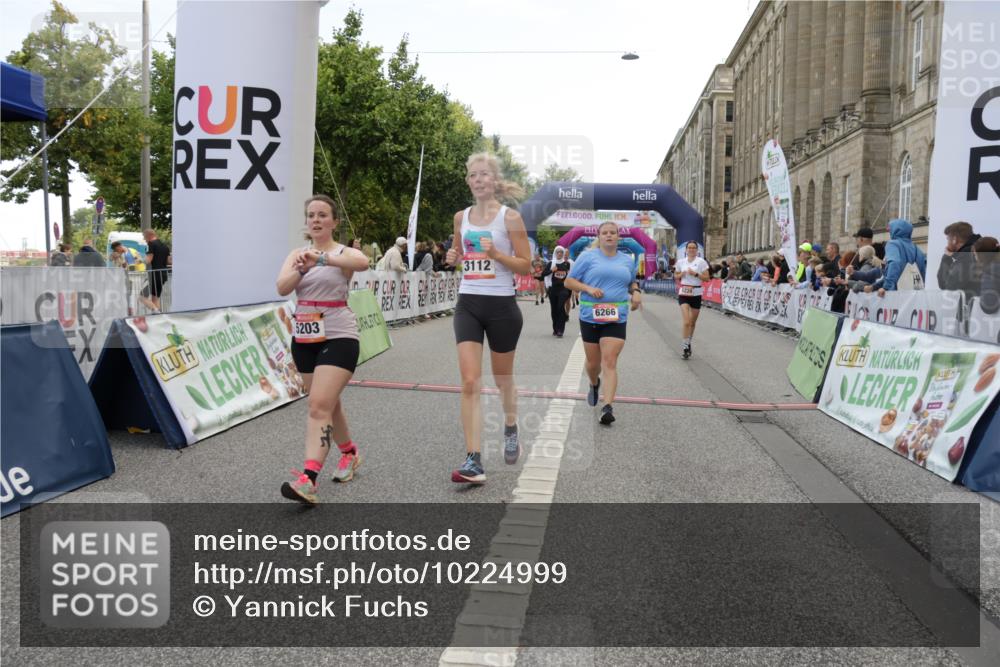 06.09.2026 - CURREX Alsterlauf Yannick Fuchs http://msf.ph/oto/10224999 06.09.2026 10:12:26 Ziel 3048, 3112, 3173, 4810, 4831, 4948, 5185, 5203, 5220, 5285, 5573, 5883, 5889, 6266 meine-sportfotos.de