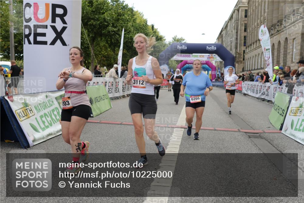 06.09.2026 - CURREX Alsterlauf Yannick Fuchs http://msf.ph/oto/10225000 06.09.2026 10:12:26 Ziel 3048, 3112, 3173, 4810, 4831, 4948, 5185, 5203, 5220, 5285, 5573, 5883, 5889, 6266 meine-sportfotos.de