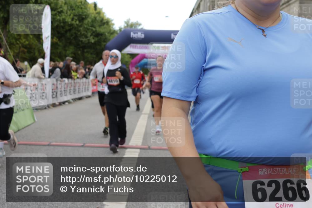 06.09.2026 - CURREX Alsterlauf Yannick Fuchs http://msf.ph/oto/10225012 06.09.2026 10:12:29 Ziel 2132, 3048, 3112, 3173, 3244, 3245, 4421, 4810, 4948, 5185, 5203, 5220, 5285, 5573, 5889, 6094, 6266 meine-sportfotos.de