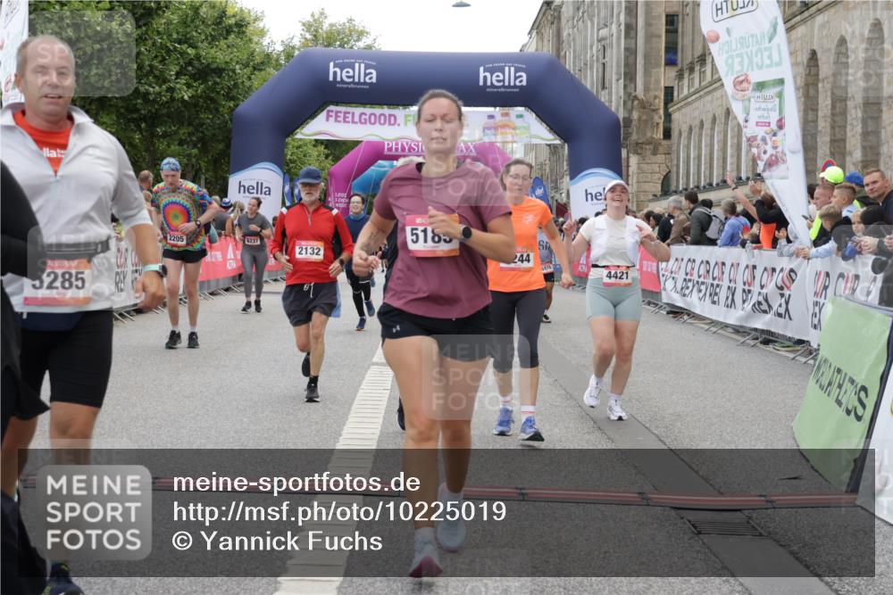 06.09.2026 - CURREX Alsterlauf Yannick Fuchs http://msf.ph/oto/10225019 06.09.2026 10:12:31 Ziel 2132, 2205, 3112, 3173, 3244, 3245, 4421, 4810, 4975, 4976, 5185, 5203, 5220, 5285, 6094, 6266 meine-sportfotos.de