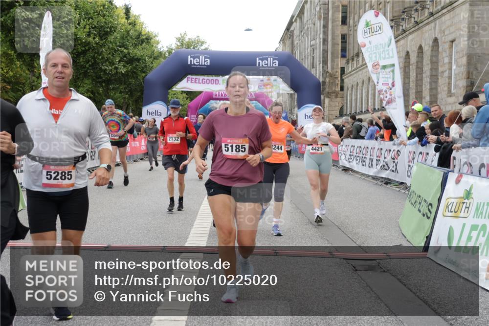06.09.2026 - CURREX Alsterlauf Yannick Fuchs http://msf.ph/oto/10225020 06.09.2026 10:12:31 Ziel 2132, 2205, 3112, 3173, 3244, 3245, 4421, 4810, 4975, 4976, 5185, 5203, 5220, 5285, 6094, 6266 meine-sportfotos.de