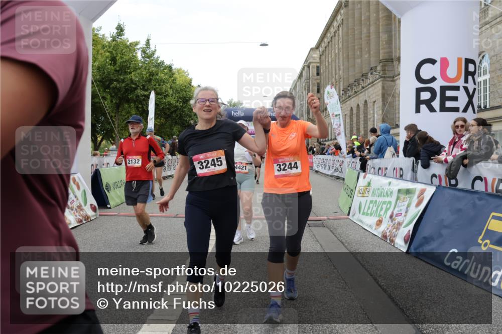 06.09.2026 - CURREX Alsterlauf Yannick Fuchs http://msf.ph/oto/10225026 06.09.2026 10:12:33 Ziel 2132, 2205, 3173, 3244, 3245, 3616, 3710, 4421, 4810, 4975, 4976, 5185, 5220, 5285, 6094, 6237, 6266 meine-sportfotos.de