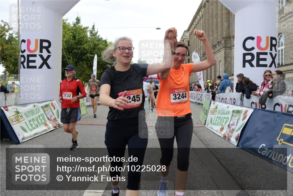 06.09.2026 - CURREX Alsterlauf Yannick Fuchs http://msf.ph/oto/10225028 06.09.2026 10:12:33 Ziel 2132, 2205, 3173, 3244, 3245, 3616, 3710, 4421, 4810, 4975, 4976, 5185, 5220, 5285, 6094, 6237, 6266 meine-sportfotos.de