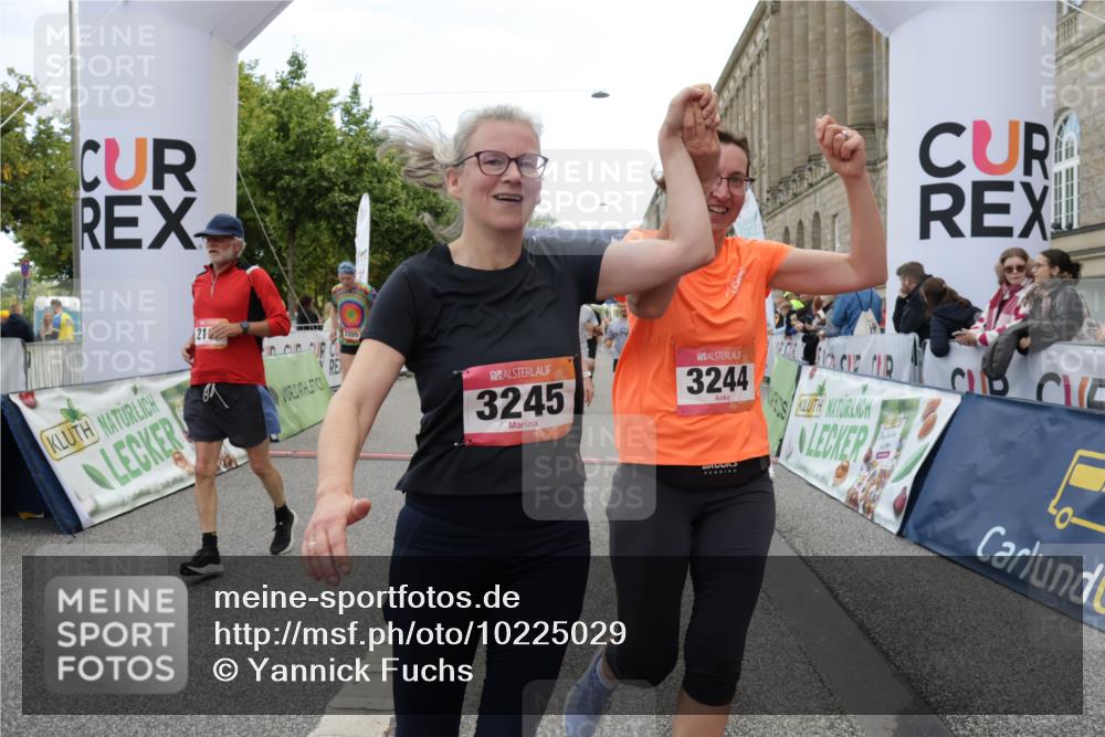 06.09.2026 - CURREX Alsterlauf Yannick Fuchs http://msf.ph/oto/10225029 06.09.2026 10:12:33 Ziel 2132, 2205, 3173, 3244, 3245, 3616, 3710, 4421, 4810, 4975, 4976, 5185, 5220, 5285, 6094, 6237, 6266 meine-sportfotos.de