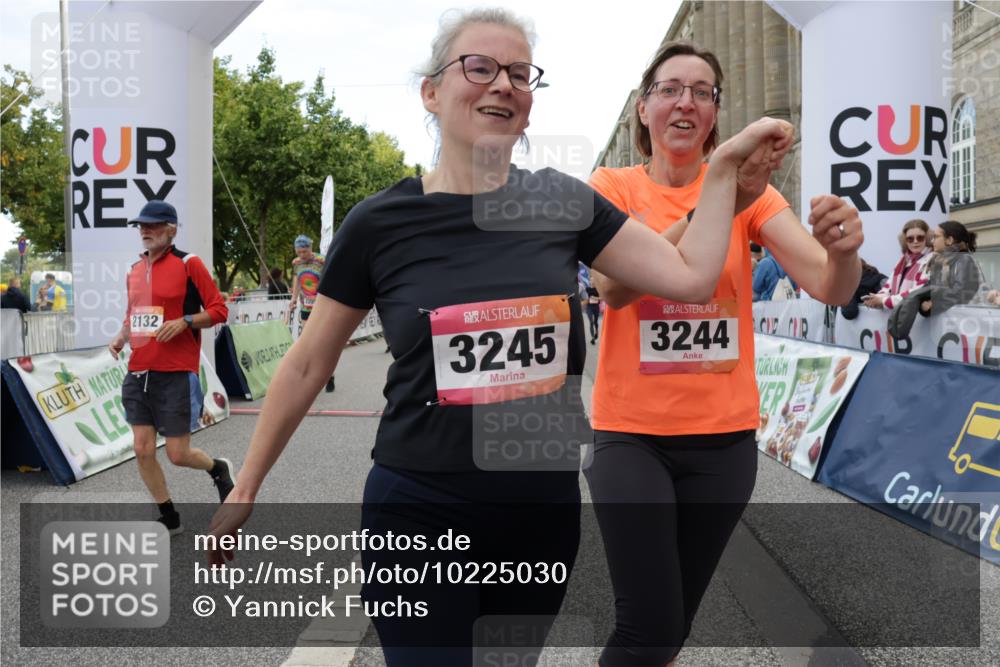 06.09.2026 - CURREX Alsterlauf Yannick Fuchs http://msf.ph/oto/10225030 06.09.2026 10:12:34 Ziel 2132, 2205, 3173, 3244, 3245, 3616, 3710, 4421, 4810, 4975, 4976, 5185, 5220, 5285, 6094, 6237, 8227 meine-sportfotos.de