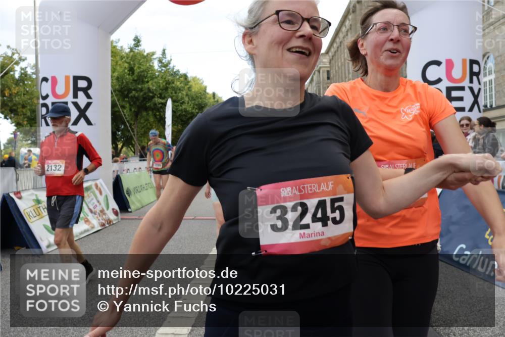 06.09.2026 - CURREX Alsterlauf Yannick Fuchs http://msf.ph/oto/10225031 06.09.2026 10:12:34 Ziel 2132, 2205, 3173, 3244, 3245, 3616, 3710, 4421, 4810, 4975, 4976, 5185, 5220, 5285, 6094, 6237, 8227 meine-sportfotos.de