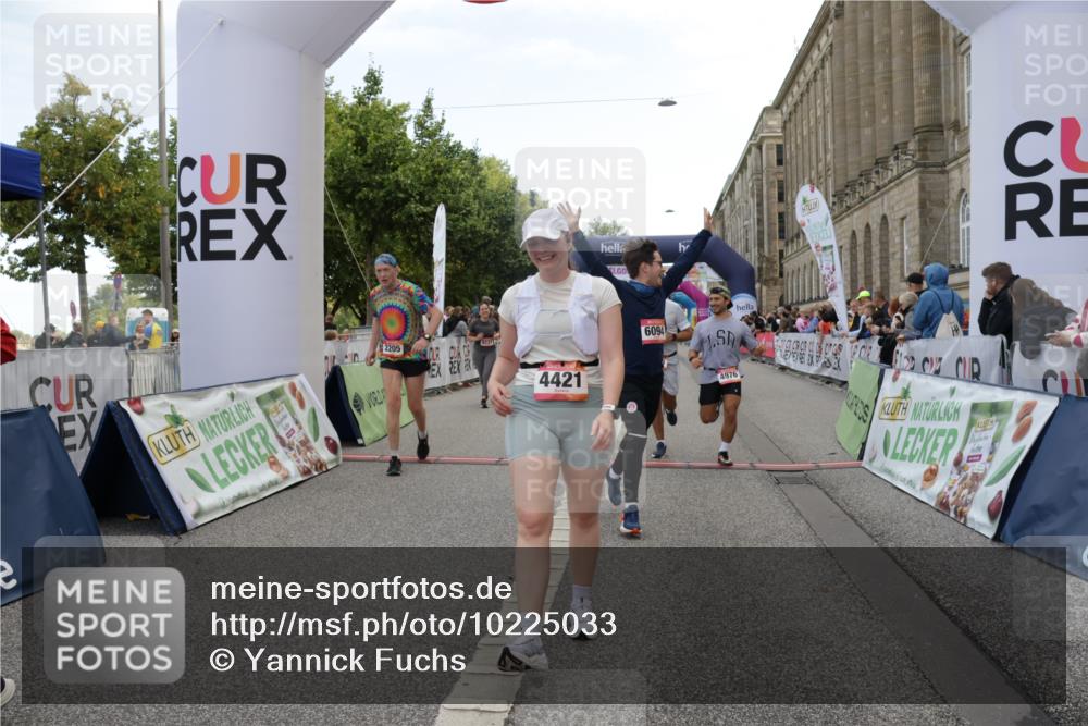 06.09.2026 - CURREX Alsterlauf Yannick Fuchs http://msf.ph/oto/10225033 06.09.2026 10:12:35 Ziel 2132, 2205, 3162, 3173, 3244, 3245, 3616, 3710, 4302, 4421, 4810, 4975, 4976, 5185, 5220, 5285, 6094, 6237, 8227 meine-sportfotos.de