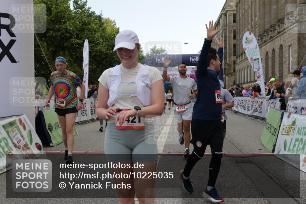 06.09.2026 - CURREX Alsterlauf Yannick Fuchs http://msf.ph/oto/10225035 06.09.2026 10:12:35 Ziel 2132, 2205, 3162, 3173, 3244, 3245, 3616, 3710, 4302, 4421, 4810, 4975, 4976, 5185, 5220, 5285, 6094, 6237, 8227 meine-sportfotos.de