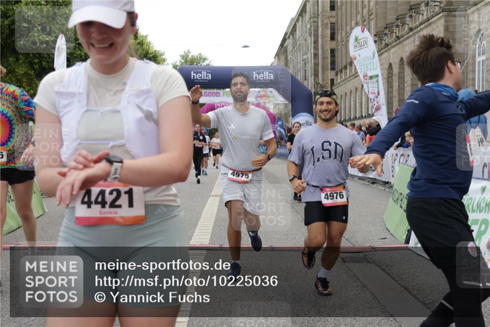 06.09.2026 - CURREX Alsterlauf Yannick Fuchs http://msf.ph/oto/10225036 06.09.2026 10:12:35 Ziel 2132, 2205, 3162, 3173, 3244, 3245, 3616, 3710, 4302, 4421, 4810, 4975, 4976, 5185, 5220, 5285, 6094, 6237, 8227 meine-sportfotos.de