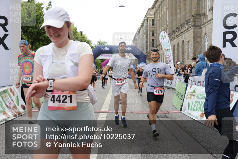06.09.2026 - CURREX Alsterlauf Yannick Fuchs http://msf.ph/oto/10225037 06.09.2026 10:12:35 Ziel 2132, 2205, 3162, 3173, 3244, 3245, 3616, 3710, 4302, 4421, 4810, 4975, 4976, 5185, 5220, 5285, 6094, 6237, 8227 meine-sportfotos.de