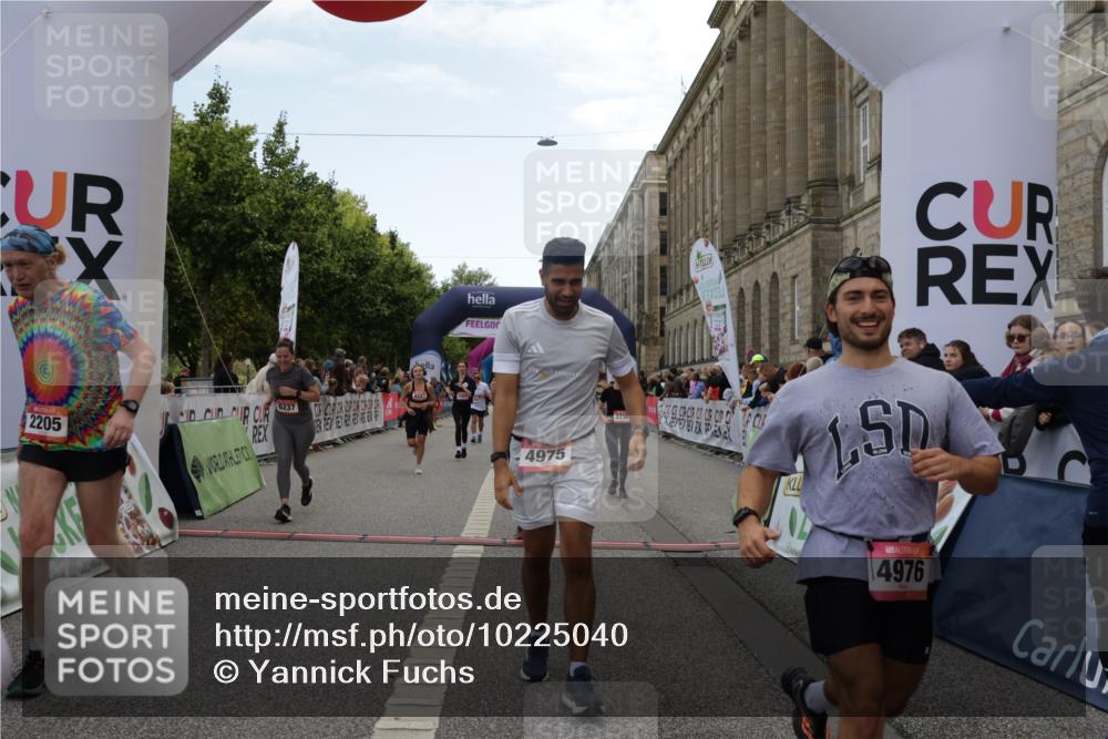06.09.2026 - CURREX Alsterlauf Yannick Fuchs http://msf.ph/oto/10225040 06.09.2026 10:12:36 Ziel 2132, 2205, 2750, 3162, 3173, 3244, 3245, 3616, 3710, 4302, 4421, 4810, 4975, 4976, 5185, 5285, 6094, 6237, 8227 meine-sportfotos.de