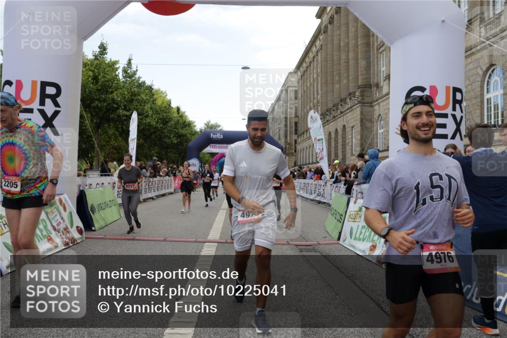 06.09.2026 - CURREX Alsterlauf Yannick Fuchs http://msf.ph/oto/10225041 06.09.2026 10:12:36 Ziel 2132, 2205, 2750, 3162, 3173, 3244, 3245, 3616, 3710, 4302, 4421, 4810, 4975, 4976, 5185, 5285, 6094, 6237, 8227 meine-sportfotos.de