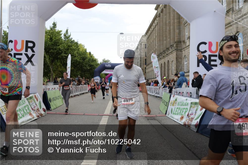 06.09.2026 - CURREX Alsterlauf Yannick Fuchs http://msf.ph/oto/10225042 06.09.2026 10:12:37 Ziel 2132, 2205, 2750, 3162, 3244, 3245, 3616, 3710, 4302, 4421, 4975, 4976, 5185, 5285, 5369, 6094, 6237, 8227 meine-sportfotos.de