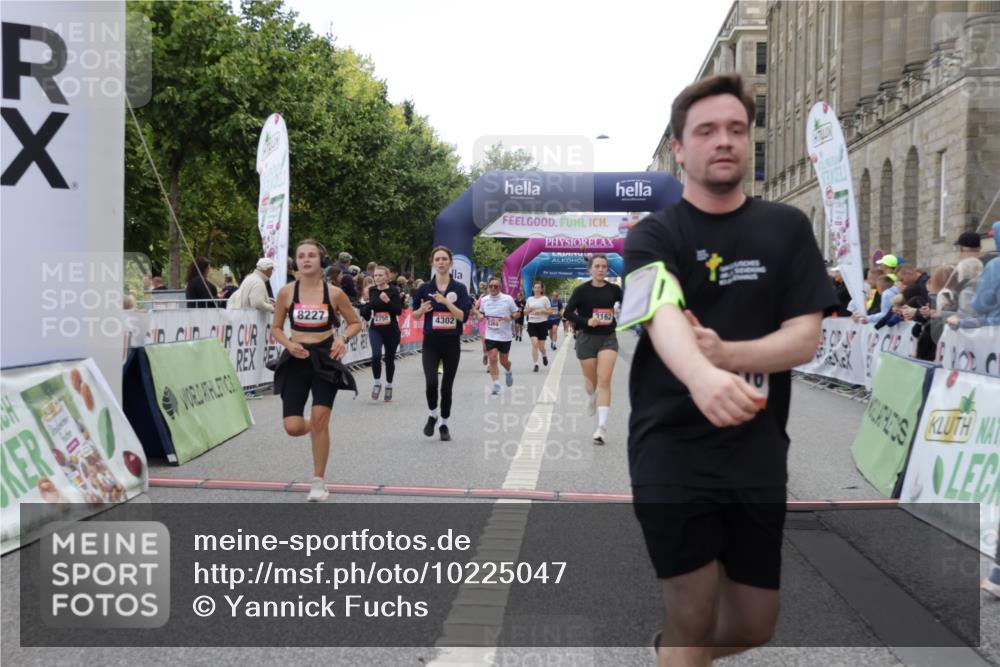 06.09.2026 - CURREX Alsterlauf Yannick Fuchs http://msf.ph/oto/10225047 06.09.2026 10:12:38 Ziel 2132, 2205, 2750, 3139, 3162, 3244, 3245, 3616, 3710, 4302, 4421, 4975, 4976, 5369, 5809, 6094, 6237, 8227 meine-sportfotos.de