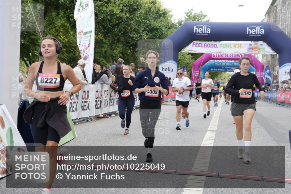 06.09.2026 - CURREX Alsterlauf Yannick Fuchs http://msf.ph/oto/10225049 06.09.2026 10:12:39 Ziel 2132, 2205, 2219, 2750, 3139, 3162, 3244, 3245, 3616, 3710, 4302, 4421, 4482, 4975, 4976, 5369, 5809, 6094, 6237, 8227 meine-sportfotos.de