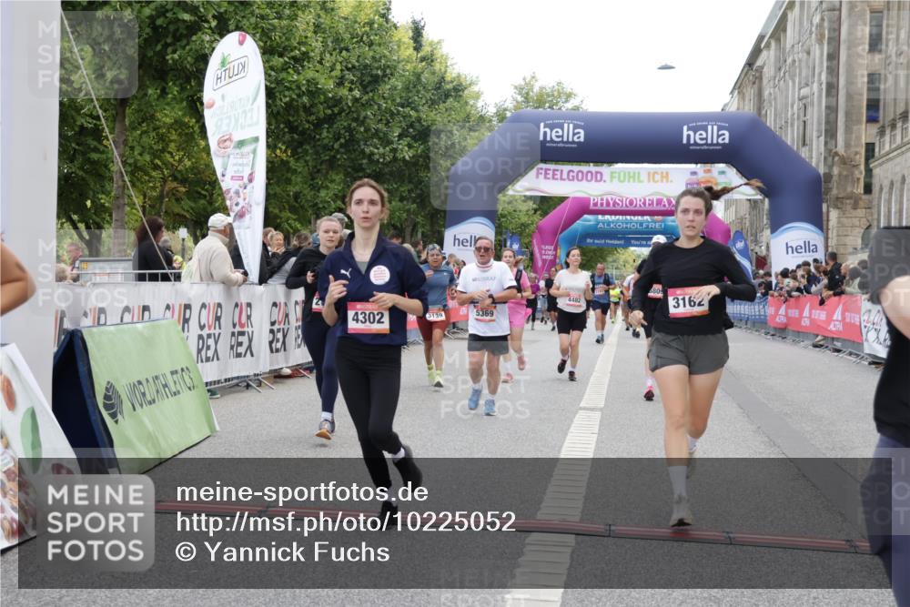 06.09.2026 - CURREX Alsterlauf Yannick Fuchs http://msf.ph/oto/10225052 06.09.2026 10:12:39 Ziel 2132, 2205, 2219, 2750, 3139, 3162, 3244, 3245, 3616, 3710, 4302, 4421, 4482, 4975, 4976, 5369, 5809, 6094, 6237, 8227 meine-sportfotos.de