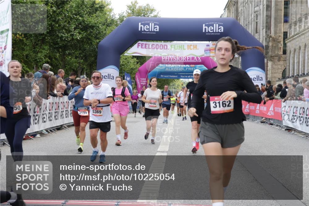 06.09.2026 - CURREX Alsterlauf Yannick Fuchs http://msf.ph/oto/10225054 06.09.2026 10:12:40 Ziel 2132, 2205, 2219, 2750, 3139, 3162, 3616, 3710, 4302, 4482, 4975, 4976, 5369, 5809, 6094, 6237, 8227 meine-sportfotos.de