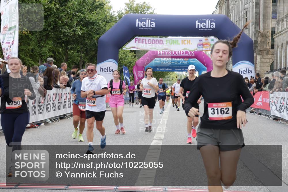 06.09.2026 - CURREX Alsterlauf Yannick Fuchs http://msf.ph/oto/10225055 06.09.2026 10:12:40 Ziel 2132, 2205, 2219, 2750, 3139, 3162, 3616, 3710, 4302, 4482, 4975, 4976, 5369, 5809, 6094, 6237, 8227 meine-sportfotos.de