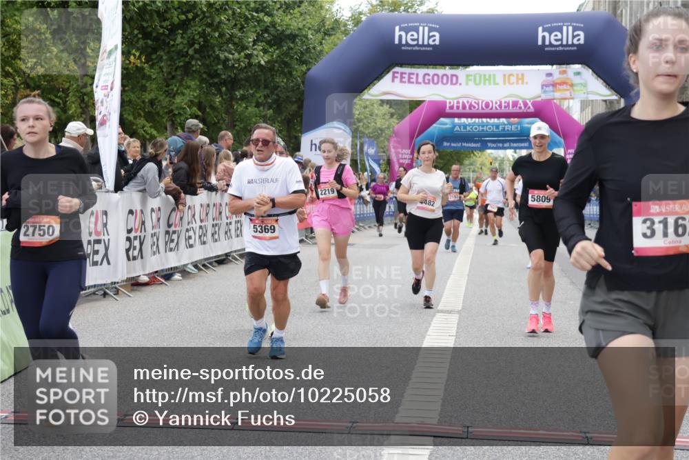 06.09.2026 - CURREX Alsterlauf Yannick Fuchs http://msf.ph/oto/10225058 06.09.2026 10:12:41 Ziel 2205, 2219, 2750, 3139, 3162, 3616, 3710, 4302, 4482, 4975, 4976, 5369, 5809, 6094, 6237, 8227 meine-sportfotos.de