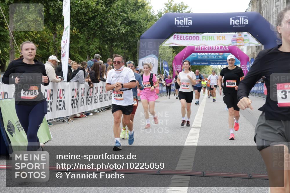 06.09.2026 - CURREX Alsterlauf Yannick Fuchs http://msf.ph/oto/10225059 06.09.2026 10:12:41 Ziel 2205, 2219, 2750, 3139, 3162, 3616, 3710, 4302, 4482, 4975, 4976, 5369, 5809, 6094, 6237, 8227 meine-sportfotos.de