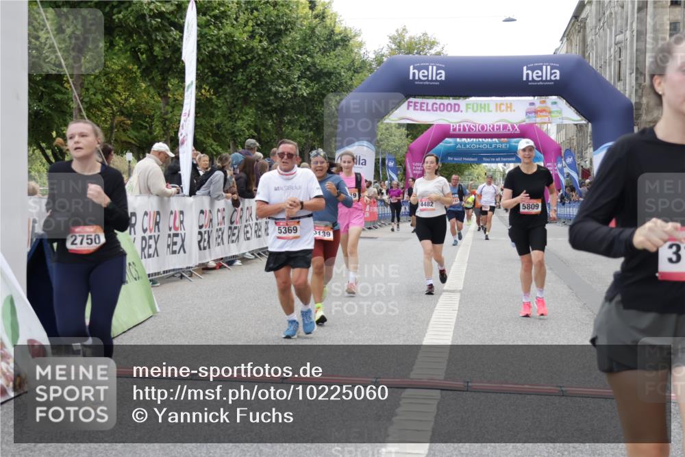 06.09.2026 - CURREX Alsterlauf Yannick Fuchs http://msf.ph/oto/10225060 06.09.2026 10:12:41 Ziel 2205, 2219, 2750, 3139, 3162, 3616, 3710, 4302, 4482, 4975, 4976, 5369, 5809, 6094, 6237, 8227 meine-sportfotos.de