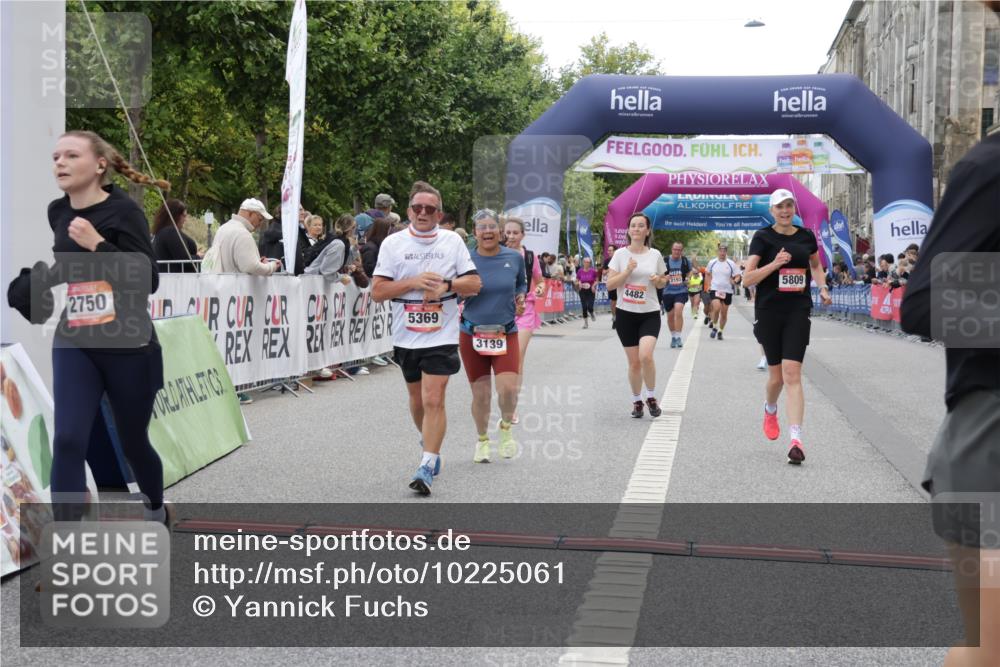 06.09.2026 - CURREX Alsterlauf Yannick Fuchs http://msf.ph/oto/10225061 06.09.2026 10:12:41 Ziel 2205, 2219, 2750, 3139, 3162, 3616, 3710, 4302, 4482, 4975, 4976, 5369, 5809, 6094, 6237, 8227 meine-sportfotos.de