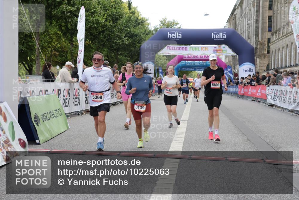 06.09.2026 - CURREX Alsterlauf Yannick Fuchs http://msf.ph/oto/10225063 06.09.2026 10:12:42 Ziel 2205, 2219, 2750, 3139, 3162, 3616, 3710, 4302, 4482, 4825, 4975, 4976, 5369, 5809, 6237, 8227 meine-sportfotos.de