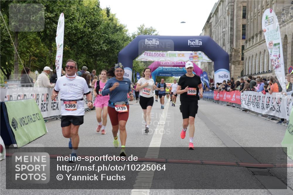 06.09.2026 - CURREX Alsterlauf Yannick Fuchs http://msf.ph/oto/10225064 06.09.2026 10:12:42 Ziel 2205, 2219, 2750, 3139, 3162, 3616, 3710, 4302, 4482, 4825, 4975, 4976, 5369, 5809, 6237, 8227 meine-sportfotos.de