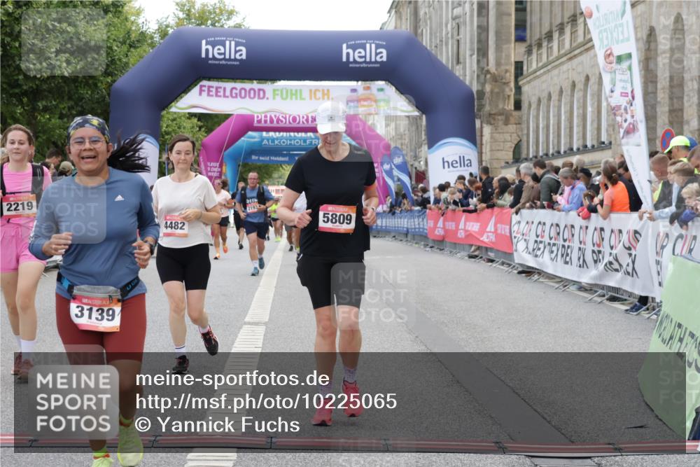 06.09.2026 - CURREX Alsterlauf Yannick Fuchs http://msf.ph/oto/10225065 06.09.2026 10:12:42 Ziel 2205, 2219, 2750, 3139, 3162, 3616, 3710, 4302, 4482, 4825, 4975, 4976, 5369, 5809, 6237, 8227 meine-sportfotos.de